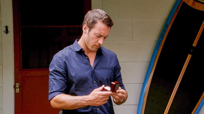 Hawaii Five-0 - Season 6 - Ua 'o'oloku Ke Anu I Na Mauna - Photos - Alex O'Loughlin