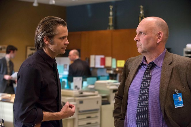 Justified - Outlaw - Photos - Timothy Olyphant, Nick Searcy