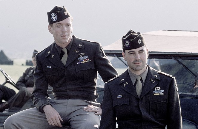 Band of Brothers - Points - Photos - Damian Lewis, Ron Livingston