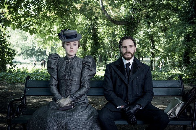 The Alienist – Die Einkreisung - Blutige Gedanken - Filmfotos - Dakota Fanning, Daniel Brühl