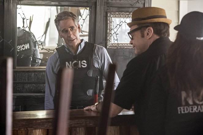 Agenci NCIS: Nowy Orlean - Return of the King - Z filmu - Scott Bakula, Tom Arnold