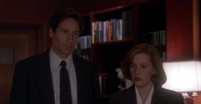 The X-Files - The Walk - Van film - David Duchovny, Gillian Anderson