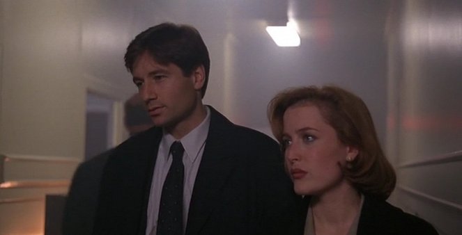 The X-Files - Nisei - Van film - David Duchovny, Gillian Anderson