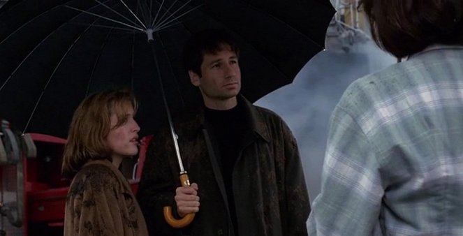 Akty X - War of the Coprophages - Z filmu - Gillian Anderson, David Duchovny