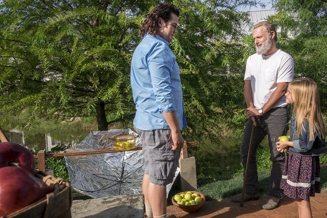 The Walking Dead - Honor - Photos - Josh McDermitt, Andrew Lincoln, Kinsley Isla Dillon