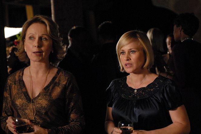 Medium - To Have and to Hold - Photos - Kate Burton, Patricia Arquette