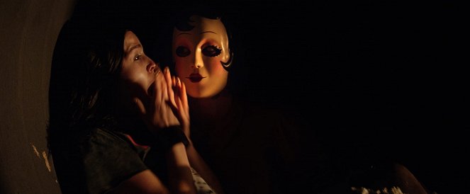 Los extraños: Cacería Nocturna - De la película - Bailee Madison