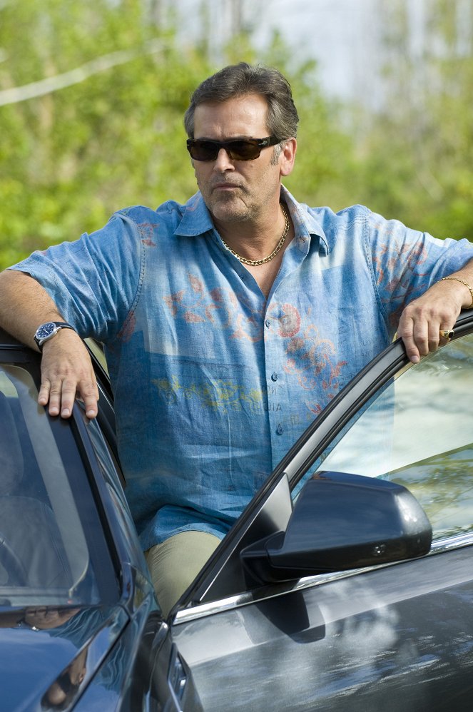 Burn Notice - Scatter Point - Photos - Bruce Campbell