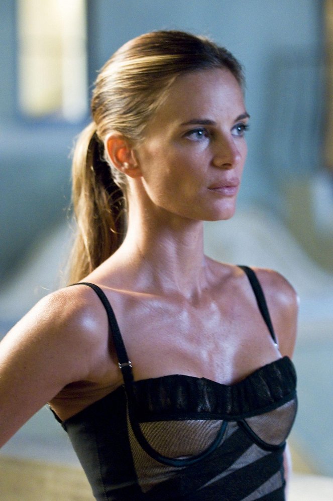 Burn Notice - Truth and Reconciliation - Photos - Gabrielle Anwar