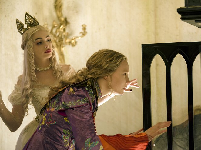 Alice de l'autre côté du miroir - Film - Anne Hathaway, Mia Wasikowska