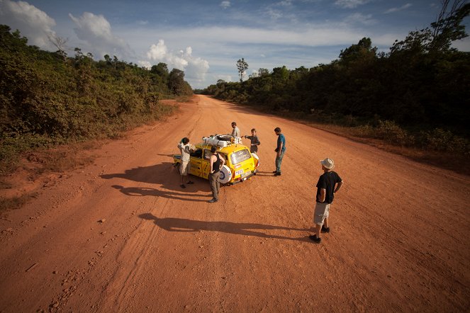 Trabantem Jižní Amerikou - Křest rudým prachem - Kuvat elokuvasta