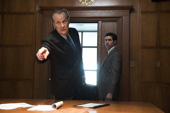 The Looming Tower - Losing My Religion - Photos - Jeff Daniels, Tahar Rahim