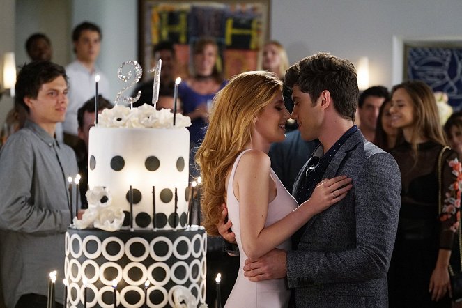 Famous in Love - Photos - Bella Thorne, Carter Jenkins