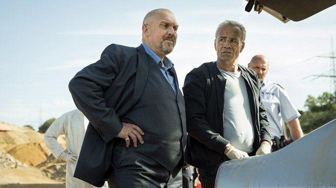 Tatort - Mitgehangen - Photos - Dietmar Bär, Klaus J. Behrendt