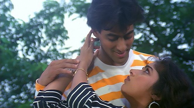 Love - Do filme - Salman Khan, Revathi
