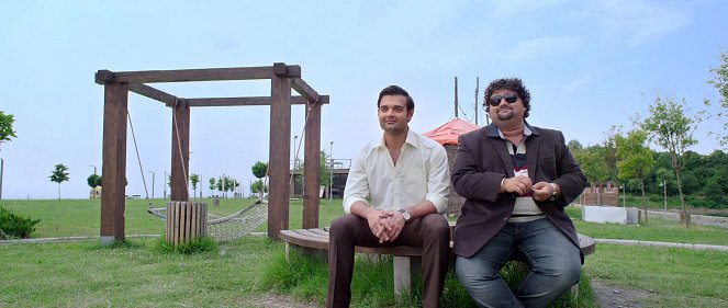 Ishqedarriyaan - Filmfotók - Mimoh Chakraborty, Kavin Dave