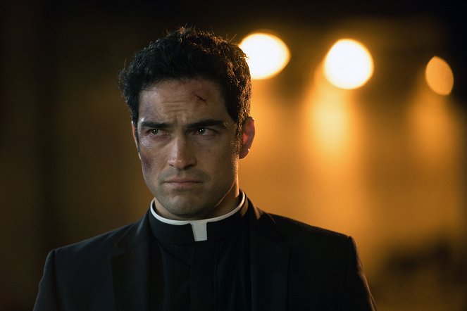 The Exorcist - Der Papstbesuch - Filmfotos - Alfonso Herrera