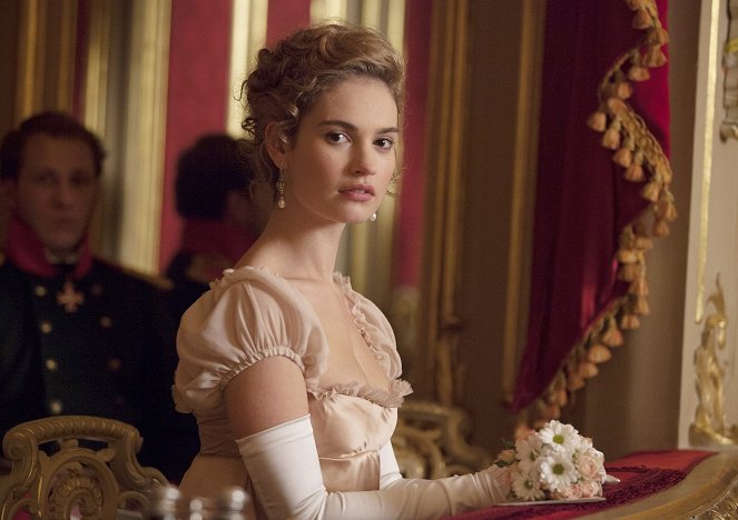 War and Peace - Episode 5 - Van film - Lily James