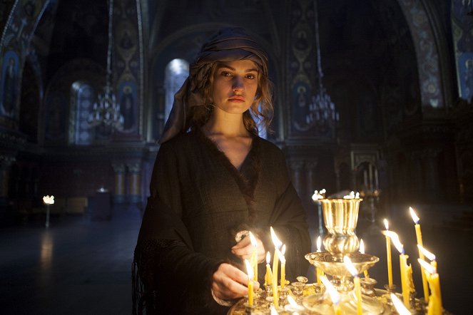 Krieg und Frieden - Episode 6 - Filmfotos - Lily James