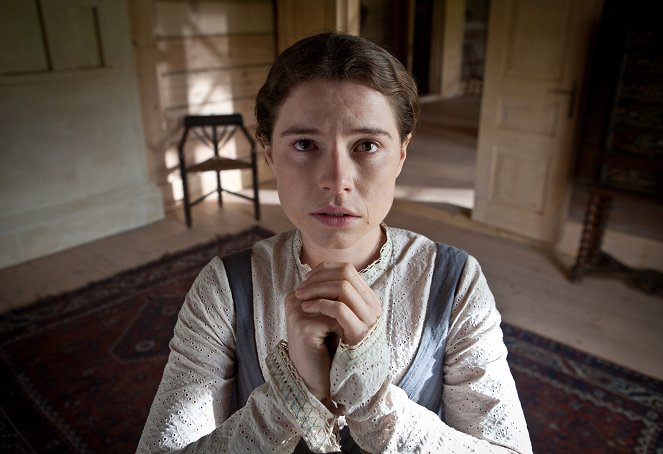 War and Peace - Episode 6 - Photos - Jessie Buckley