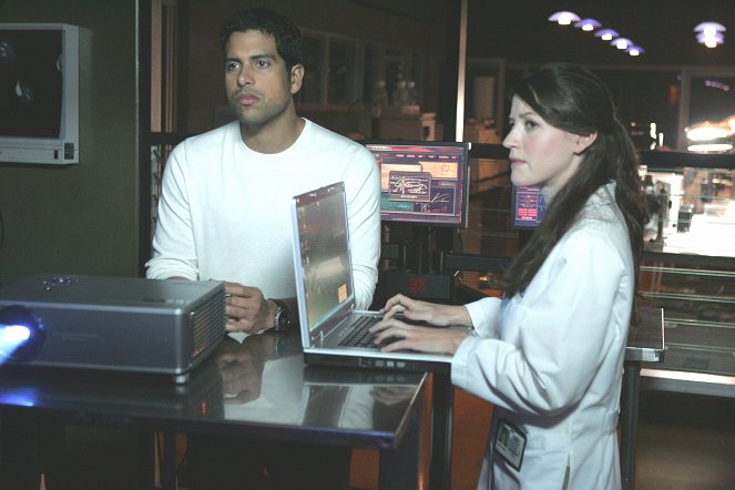 CSI: Miami - Dead Air - De la película - Adam Rodriguez, Brooke Bloom