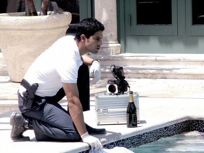 CSI: Miami - Season 4 - Keine Ruhe vor dem Sturm - Filmfotos - Adam Rodriguez