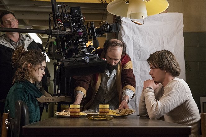 Stranger Things - Chapter Six: The Spy - Making of - Natalia Dyer, Charlie Heaton