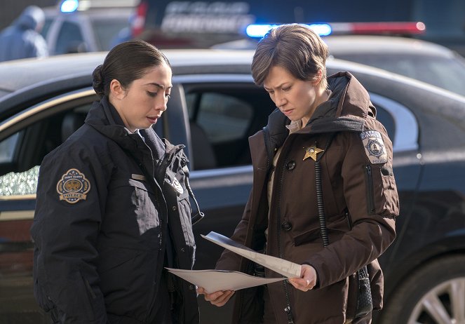 Fargo - Somebody to Love - Filmfotos - Olivia Sandoval, Carrie Coon