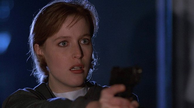 The X-Files - La Colonie, partie 1 - Film - Gillian Anderson