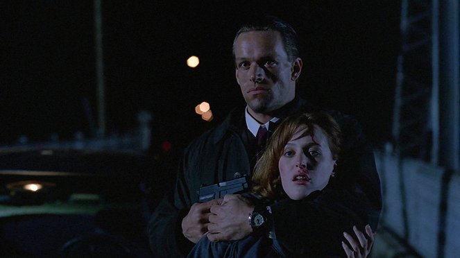 The X-Files - End Game - Photos - Brian Thompson, Gillian Anderson