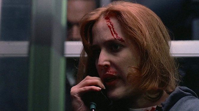 The X-Files - La Colonie, partie 2 - Film - Gillian Anderson
