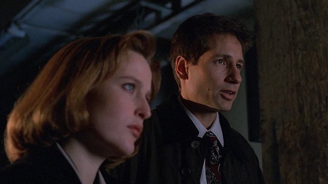 The X-Files - Fearful Symmetry - Van film - Gillian Anderson, David Duchovny