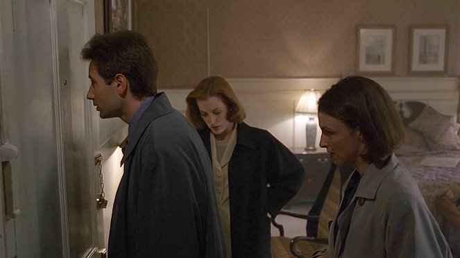 The X-Files - Soft Light - Van film - David Duchovny, Gillian Anderson, Kate Twa