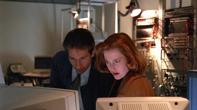 The X-Files - Soft Light - Van film - David Duchovny, Gillian Anderson