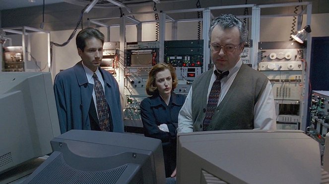 The X-Files - Soft Light - Van film - David Duchovny, Gillian Anderson, Kevin McNulty
