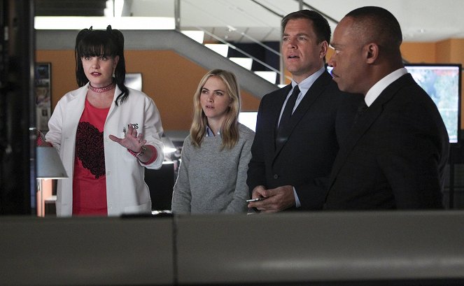 NCIS: Naval Criminal Investigative Service - Cabin Fever - Photos - Pauley Perrette, Emily Wickersham, Michael Weatherly, Rocky Carroll