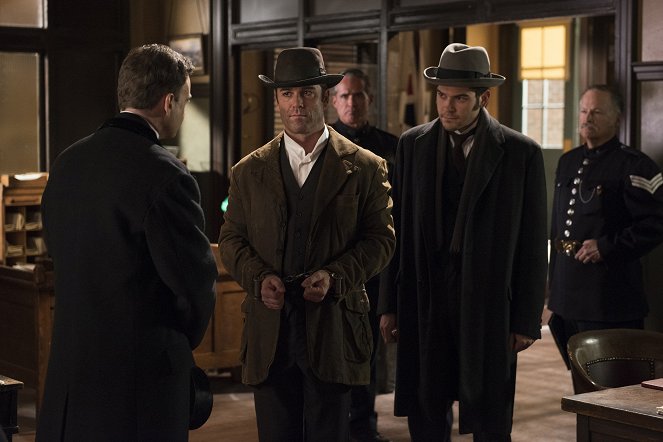 Murdoch Mysteries - Up from Ashes - Photos - Yannick Bisson