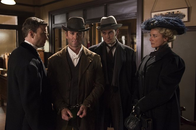 Murdoch Mysteries - Up from Ashes - Photos - Yannick Bisson, Helene Joy