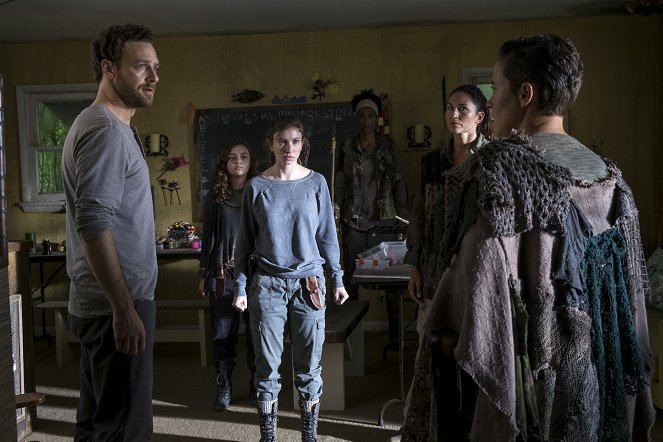 The Walking Dead - The Lost and the Plunderers - Photos - Ross Marquand, Mimi Kirkland, Katelyn Nacon, Nicole Barré