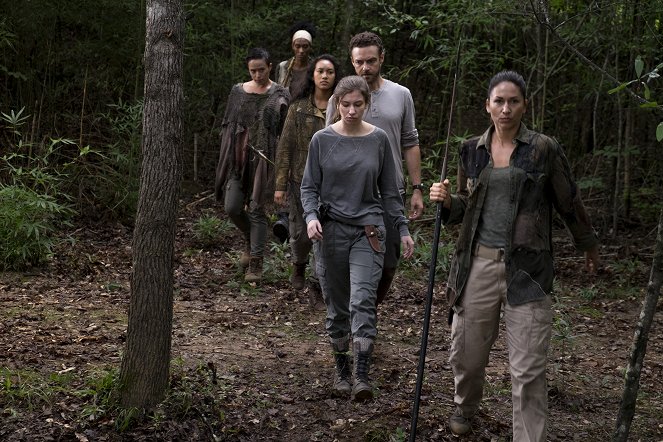 The Walking Dead - The Lost and the Plunderers - Photos - Sydney Park, Katelyn Nacon, Ross Marquand, Nicole Barré