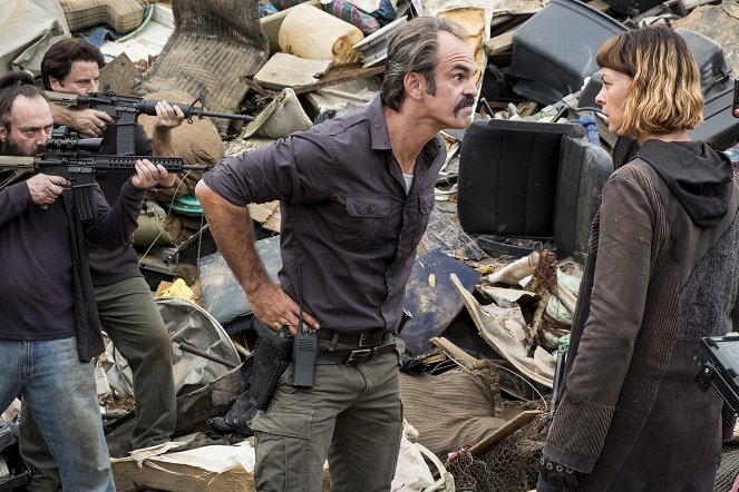 The Walking Dead - Season 8 - The Lost and the Plunderers - Photos - Steven Ogg, Pollyanna McIntosh