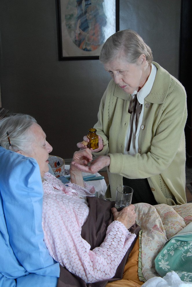 Doc Martin - Season 3 - Ein bronchopulmonaler Aspergillus - Filmfotos - Thelma Barlow, Irene Sutcliffe