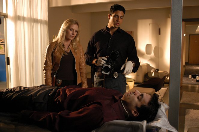 CSI: Miami - Season 2 - Complications - Photos - Emily Procter, Adam Rodriguez