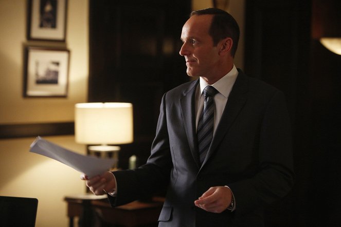 Agents of S.H.I.E.L.D. - A Fractured House - Photos - Clark Gregg