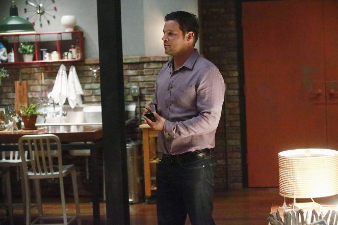 Grey's Anatomy - Things We Lost in the Fire - Photos - Justin Chambers