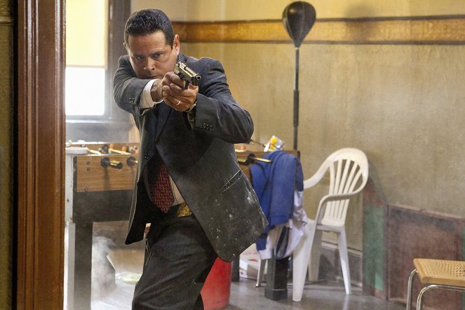 Closer - Season 7 - A Family Affair - Photos - Raymond Cruz