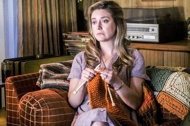 Young Sheldon - Demons, Sunday School, and Prime Numbers - Photos - Zoe Perry