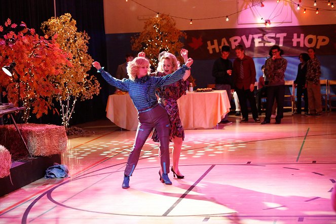 The Goldbergs - You Opened the Door - Photos - Wendi McLendon-Covey