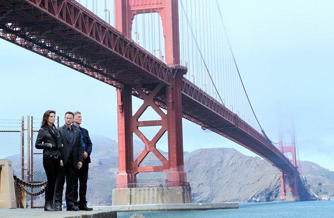 CSI: Kryminalne zagadki Nowego Jorku - Season 9 - 4696 kilometrów - Z filmu - Sela Ward, Gary Sinise, Peter Horton