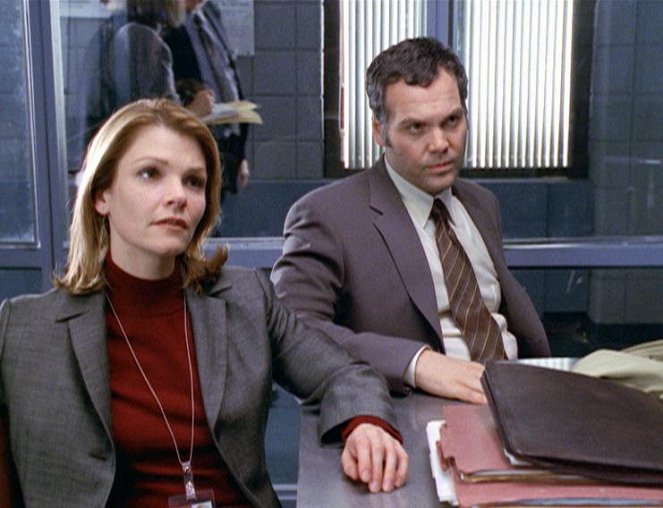 Law & Order: Criminal Intent - Season 1 - The Good Doctor - Photos - Kathryn Erbe, Vincent D'Onofrio